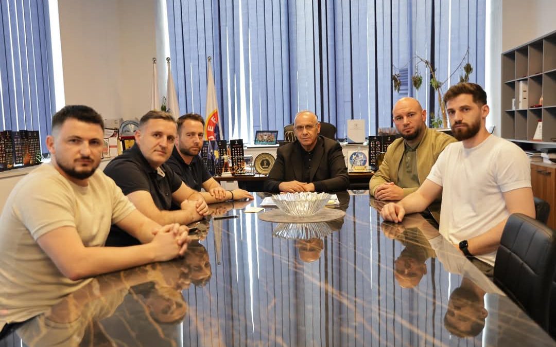 Presidenti Ademi mbledh Këshillin Mjekësor të FFK-së, primare siguria dhe shëndeti i futbollistëve Presidenti Ademi mbledh Këshillin Mjekësor të FFK-së, primare siguria dhe shëndeti i futbollistëve