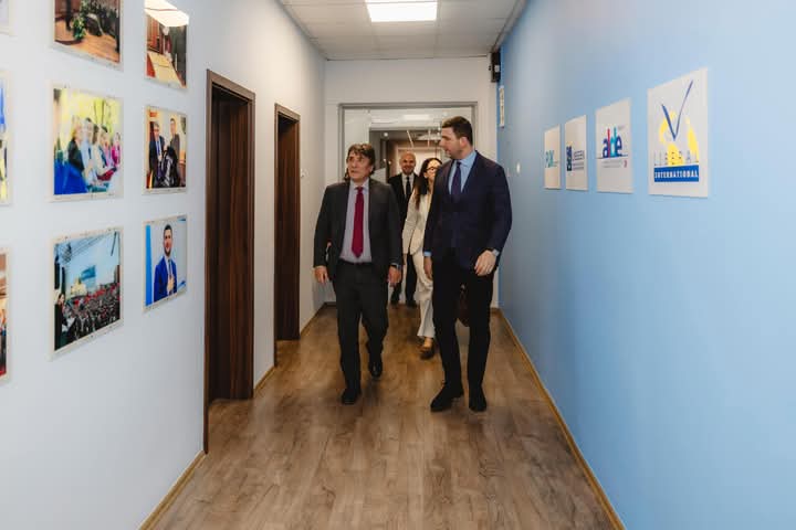 Kosova ka nevojë urgjente të dalë nga bllokada Kosova ka nevojë urgjente të dalë nga bllokada