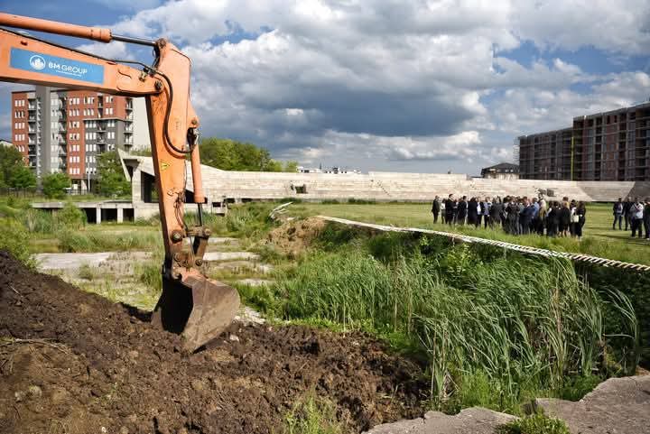 Kryetari i Gjilanit: Stadiumi po bëhet Kryetari i Gjilanit: Stadiumi po bëhet