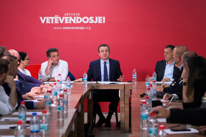 Kurti i mbledh drejtuesit e qendrave, flasin për zgjedhjet lokale Kurti i mbledh drejtuesit e qendrave, flasin për zgjedhjet lokale