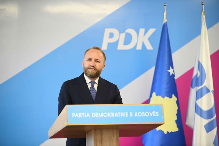 Tahiri, PDK: Të pezullohet vendimi i ZRRE-së për daljen e bizneseve në tregun e lirë të energjisë elektrike Tahiri, PDK: Të pezullohet vendimi i ZRRE-së për daljen e bizneseve në tregun e lirë të energjisë elektrike