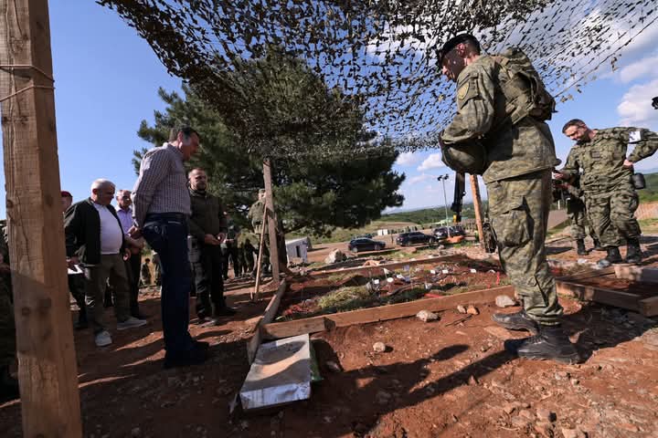 Kurti: Ushtria jonë çdo ditë po dëshmon aftësitë ndërvepruese me ushtritë e vendeve të NATO-s Kurti: Ushtria jonë çdo ditë po dëshmon aftësitë ndërvepruese me ushtritë e vendeve të NATO-s