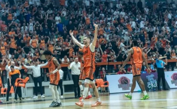Bashkimi në finale Bashkimi në finale