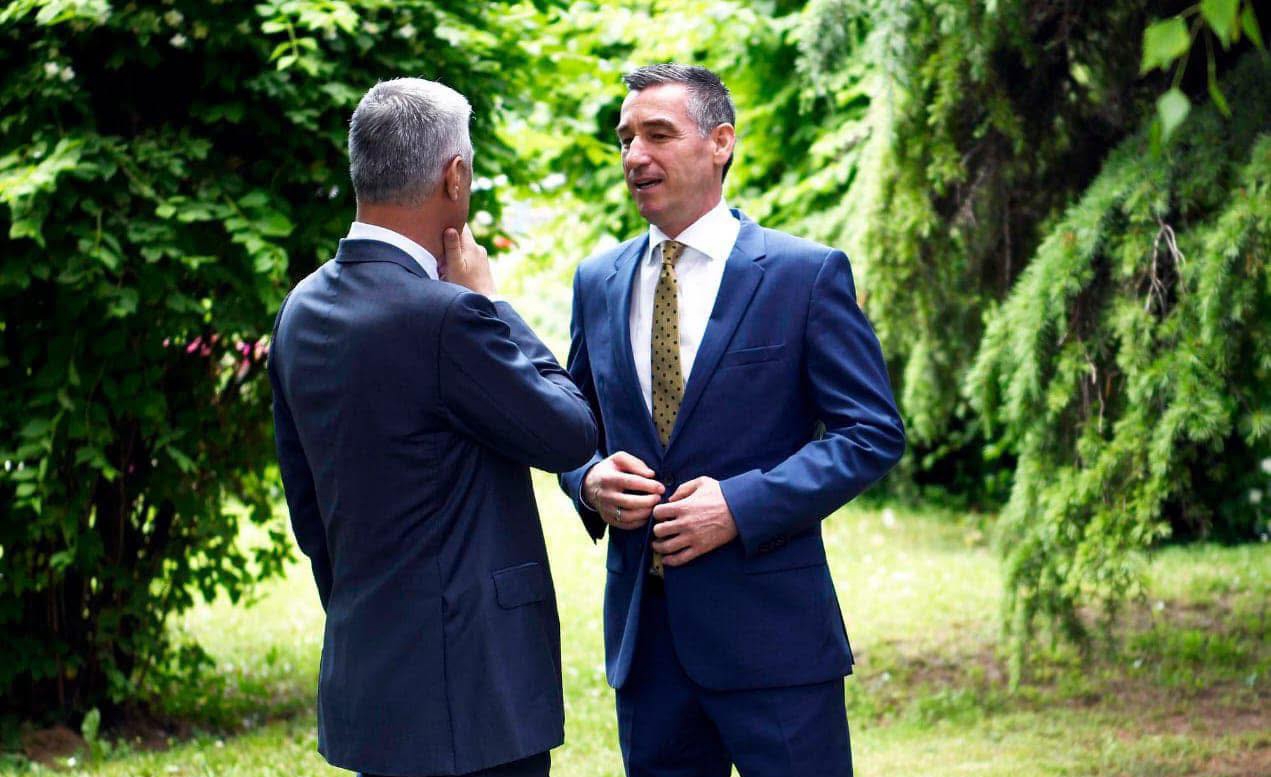 Deputeti i PDK-së uron Veselin në ditëlindjen e 58-të, publikon edhe një foto të tij me Thaçin Deputeti i PDK-së uron Veselin në ditëlindjen e 58-të, publikon edhe një foto të tij me Thaçin