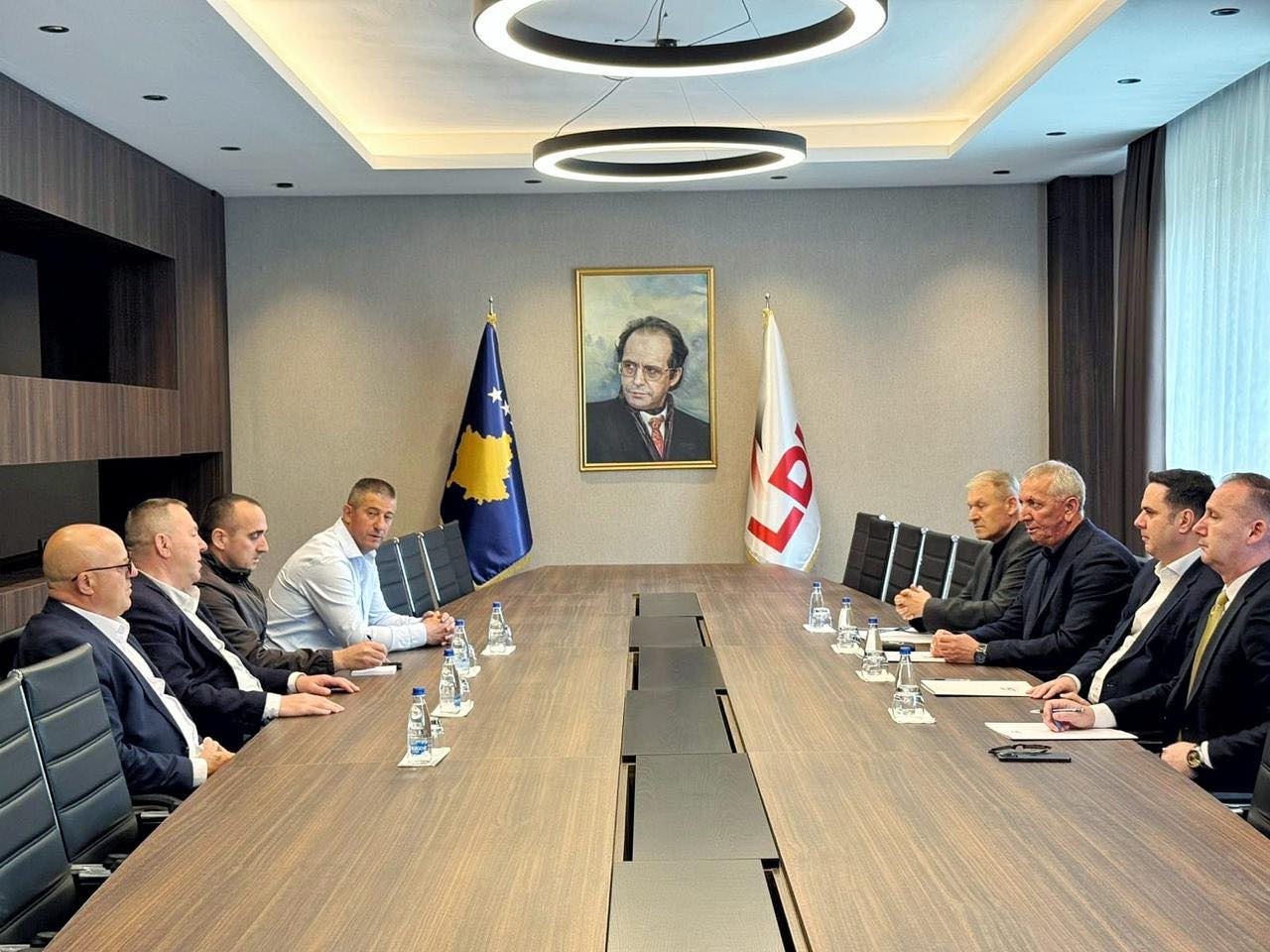 Abdixhiku shpreh përkrahjen e LDK-së për kërkesat e veteranëve Abdixhiku shpreh përkrahjen e LDK-së për kërkesat e veteranëve