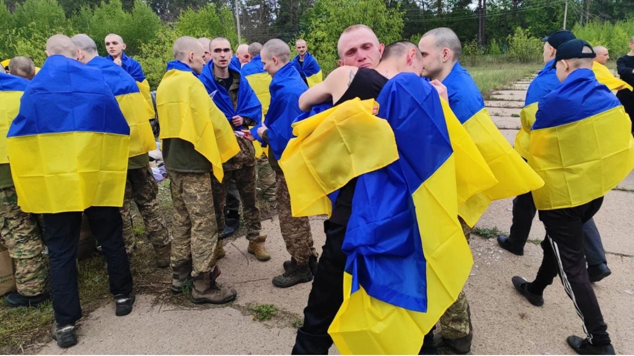 Ukraina dhe Rusia këmbejnë gati 800 të burgosur Ukraina dhe Rusia këmbejnë gati 800 të burgosur