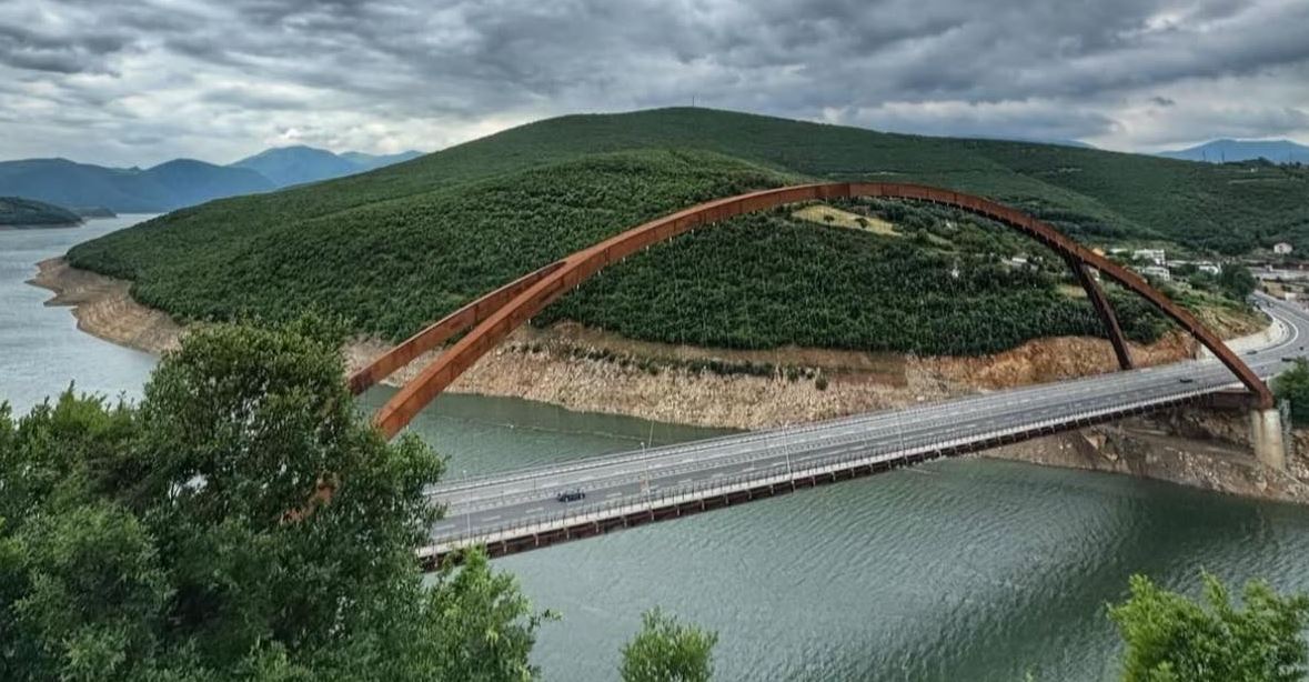 Rama ndan pamje të bukura nga Ura e Kukësit Rama ndan pamje të bukura nga Ura e Kukësit