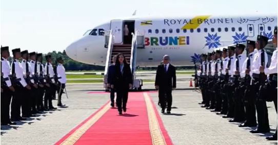 Osmani pritet me nderimet më të larta shtetërore në Brunei (VIDEO)