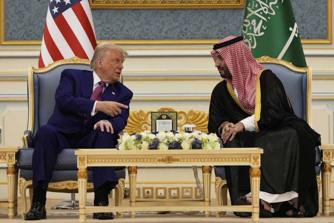 Trump arrin në Arabinë Saudite, nis turneun në Lindjen e Mesme Trump arrin në Arabinë Saudite, nis turneun në Lindjen e Mesme