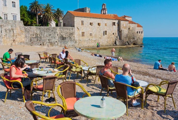 Mali i Zi planifikon të shkurtojë orarin e punës në 7 orë Mali i Zi planifikon të shkurtojë orarin e punës në 7 orë