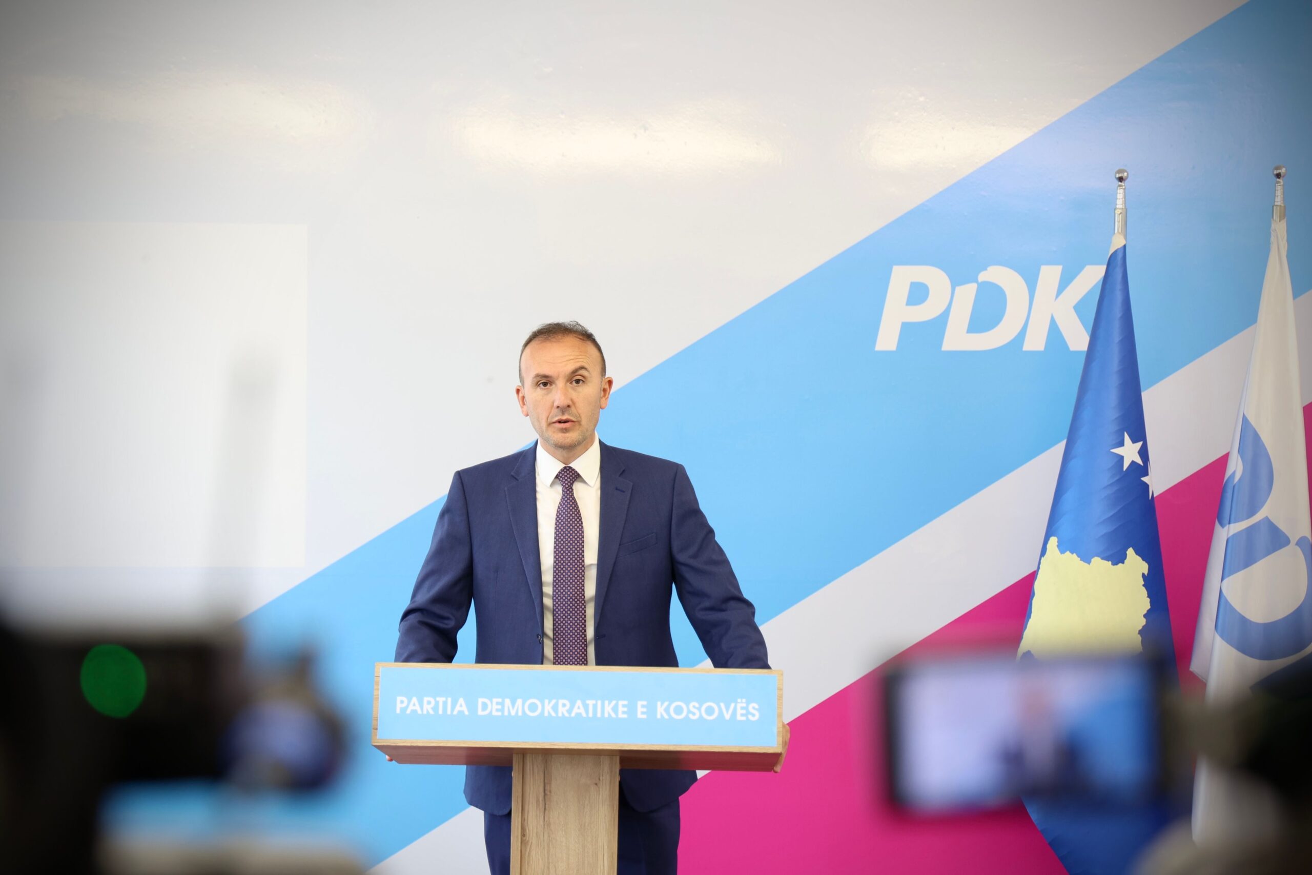 PDK, Mustafa: Me bllokadë politike dhe rritje çmimesh, Kurti po vështirëson jetën e qytetarëve PDK, Mustafa: Me bllokadë politike dhe rritje çmimesh, Kurti po vështirëson jetën e qytetarëve