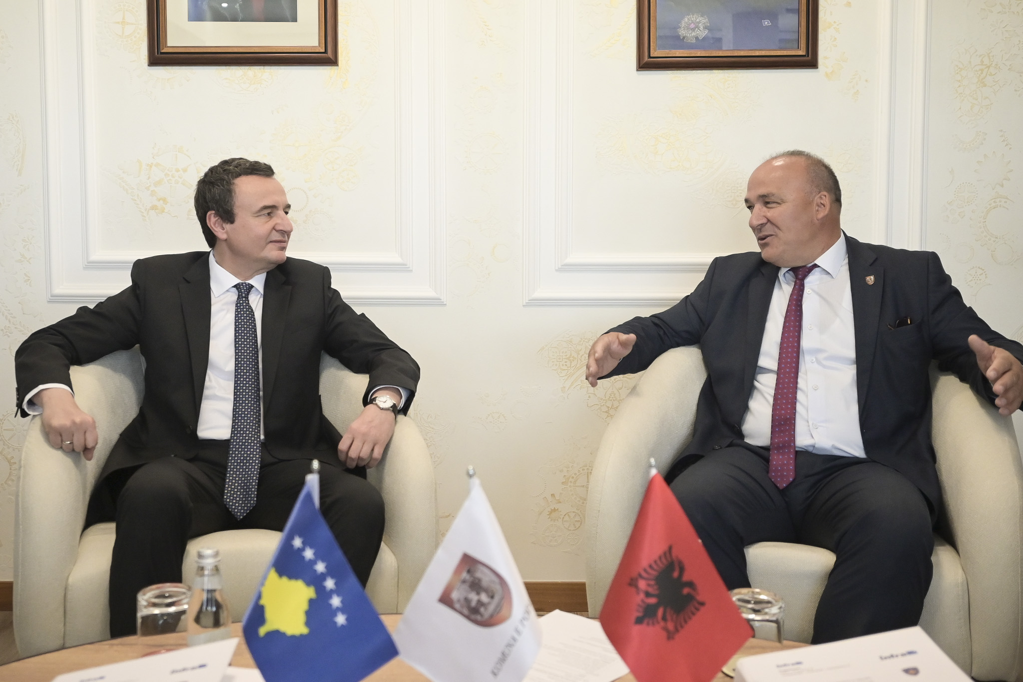 Bulliqi pret Kurtin të takim, ja çka biseduan Bulliqi pret Kurtin të takim, ja çka biseduan