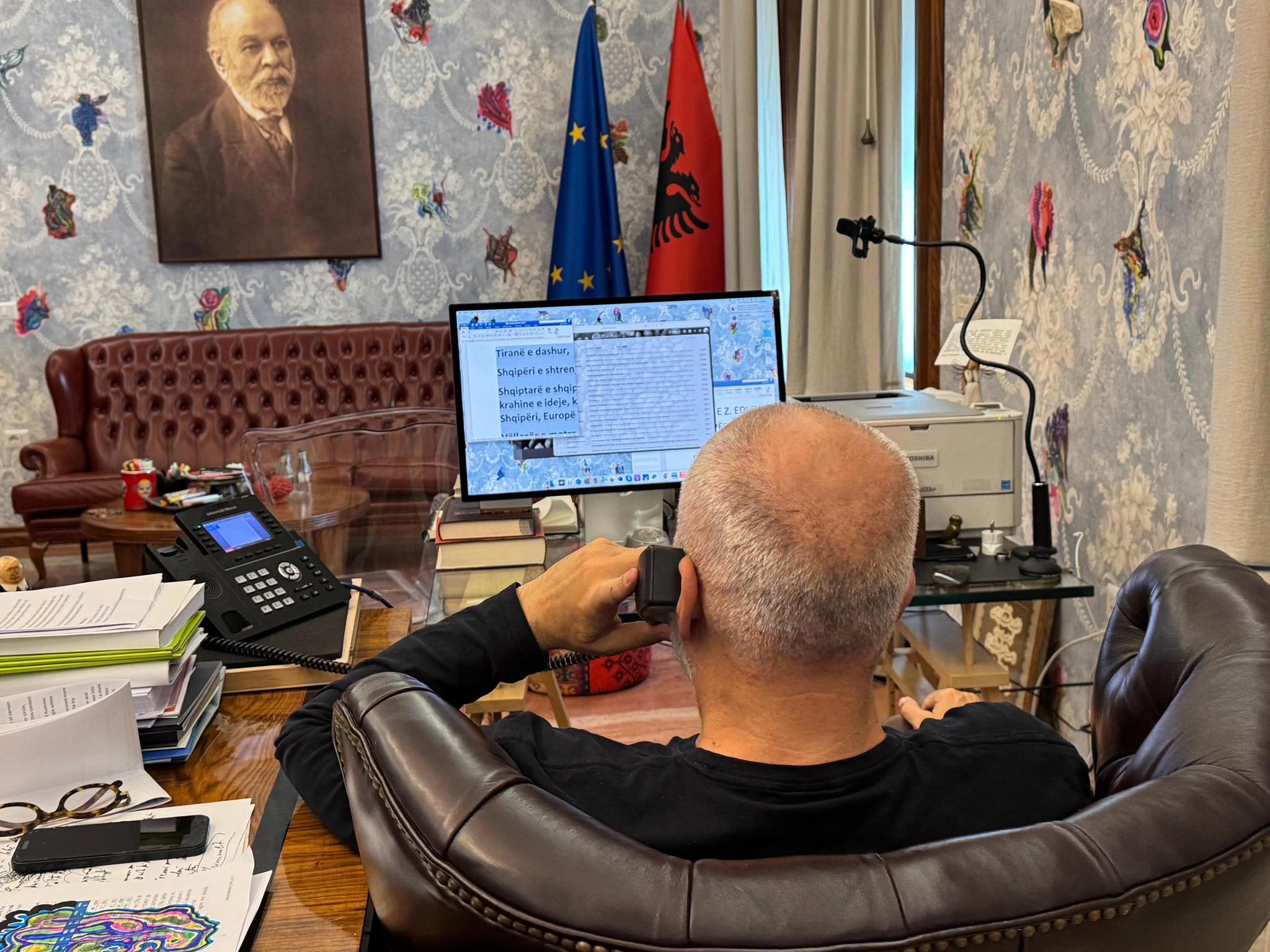 Edi Rama pranon telefonatë nga Hashim Thaçi një ditë pas zgjedhjeve Edi Rama pranon telefonatë nga Hashim Thaçi një ditë pas zgjedhjeve
