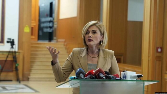 “Kurti ka marrë ftesë nga presidentja për takim dhe përgjigja është pozitive” thotë Kusari-Lila “Kurti ka marrë ftesë nga presidentja për takim dhe përgjigja është pozitive” thotë Kusari-Lila