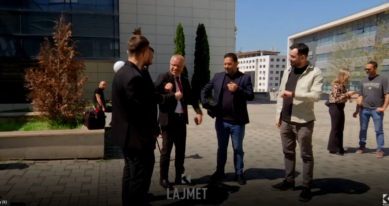 Nisma qytetare, e shtrenjtoi rrymën, paditet ZRRE-ja (VIDEO) Nisma qytetare, e shtrenjtoi rrymën, paditet ZRRE-ja (VIDEO)