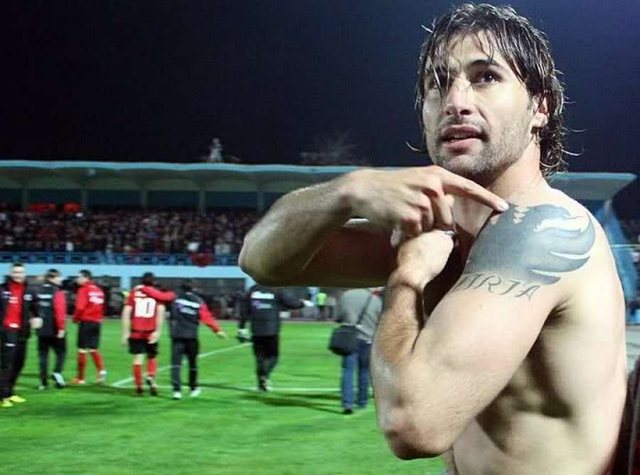 Qysh qëndrojnë Shqipëria dhe Serbia në përballjet direkte?