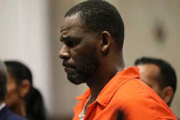 R. Kelly pretendon komplot për vrasje në burg, kërkon lirim urgjent R. Kelly pretendon komplot për vrasje në burg, kërkon lirim urgjent