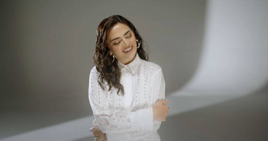 Albina Kelmendi publikon këngën “Të dua” (VIDEO) Albina Kelmendi publikon këngën “Të dua” (VIDEO)