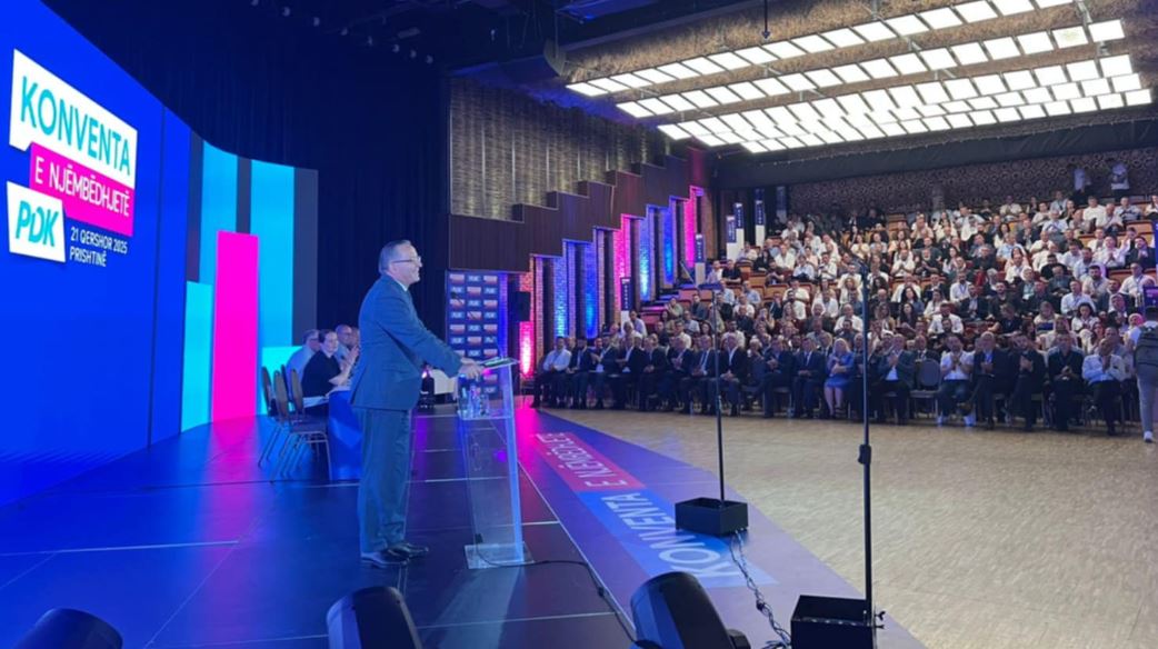 Hamza: Në emër të Thaçit e Veselit, të ringrihemi më të fortë e më krenarë se kurrë Hamza: Në emër të Thaçit e Veselit, të ringrihemi më të fortë e më krenarë se kurrë