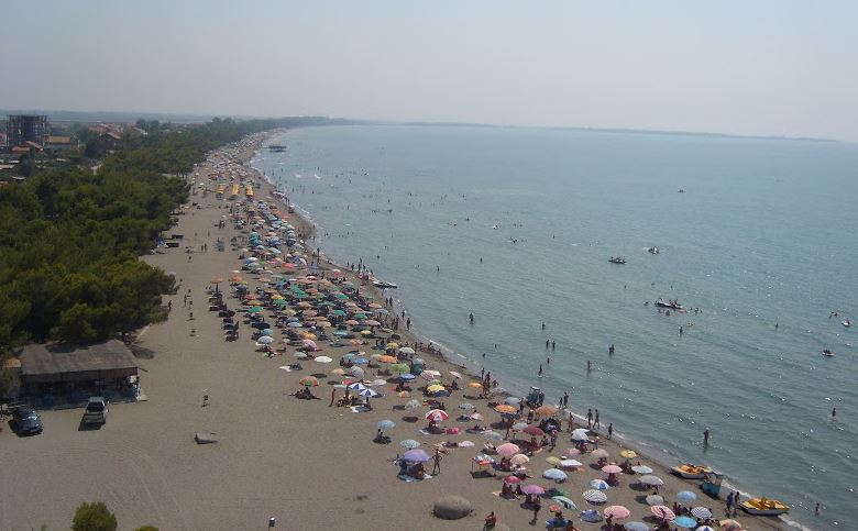 I nxehti i madh mbush me turistë plazhet shqiptare I nxehti i madh mbush me turistë plazhet shqiptare