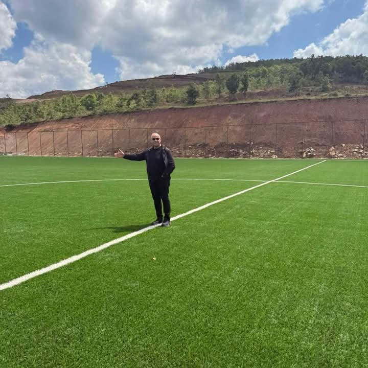 Fusha në stadiumin e FC Prishtina e Re po shkon drejt finalizimit! Fusha në stadiumin e FC Prishtina e Re po shkon drejt finalizimit!