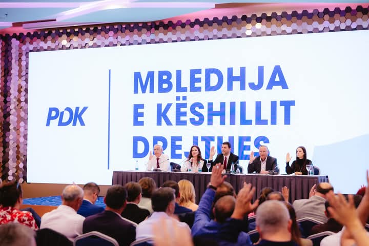 PDK kërkon zhbllokim institucional dhe rikthim të funksionimit demokratik PDK kërkon zhbllokim institucional dhe rikthim të funksionimit demokratik