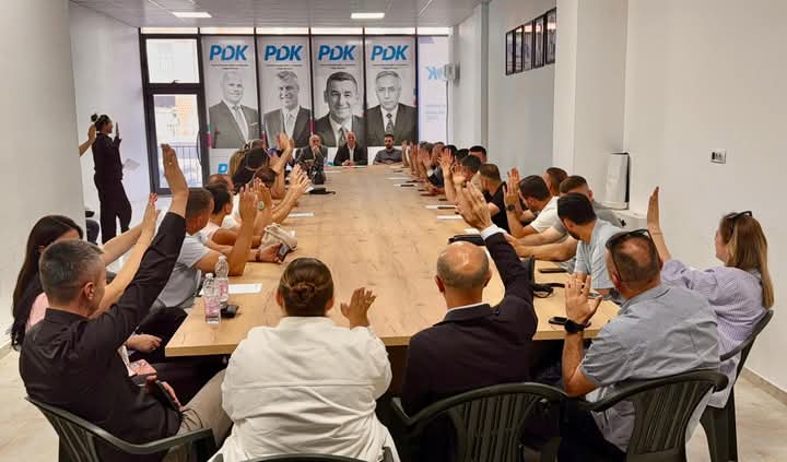 Dega e PDK-së në Drenas ia beson kandidimin për kryetar Ramiz Lladrovcit Dega e PDK-së në Drenas ia beson kandidimin për kryetar Ramiz Lladrovcit