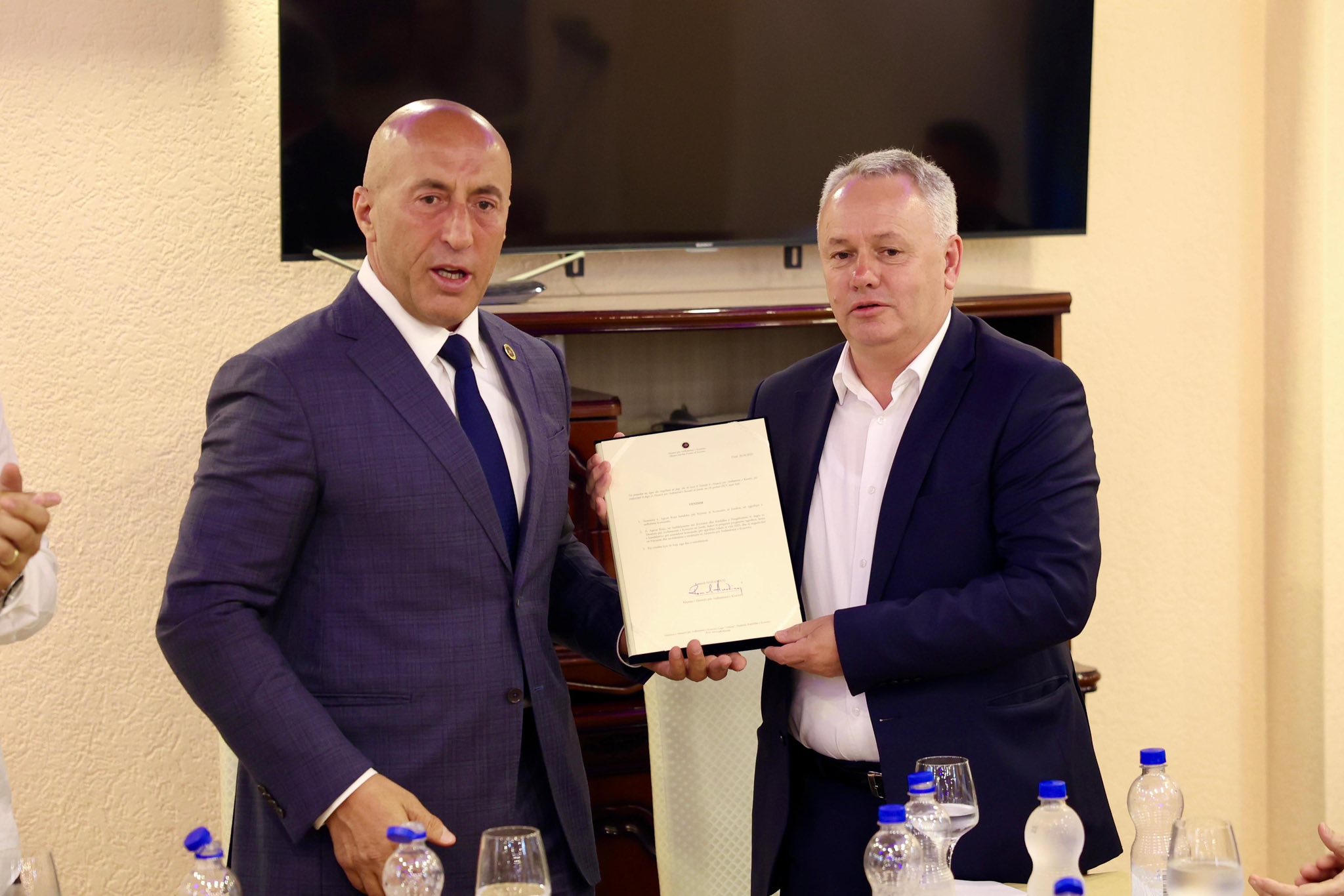 Agron Kuçi, kandidati i AAK-së për kryetar të Junikut Agron Kuçi, kandidati i AAK-së për kryetar të Junikut