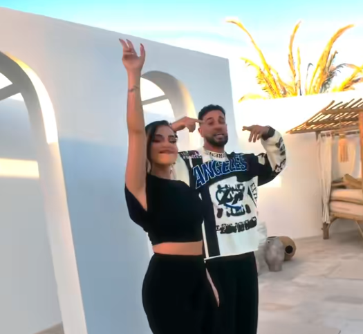 Gati kënga ritmike mes Kidës dhe artistit të njohur maroken/egjiptian (VIDEO) Gati kënga ritmike mes Kidës dhe artistit të njohur maroken/egjiptian (VIDEO)