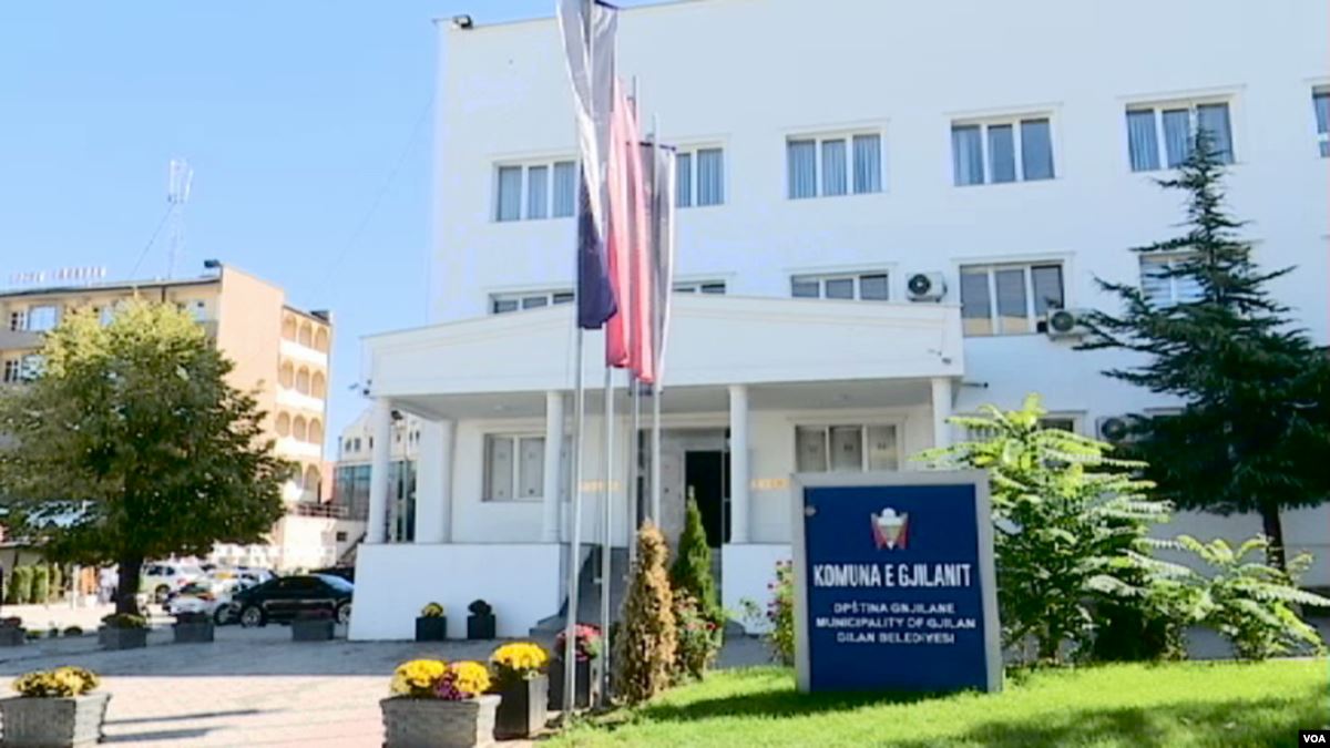 Komuna e Gjilanit, fillon me inseminimin artificial dhe vaksinimin e kafshëve Komuna e Gjilanit, fillon me inseminimin artificial dhe vaksinimin e kafshëve