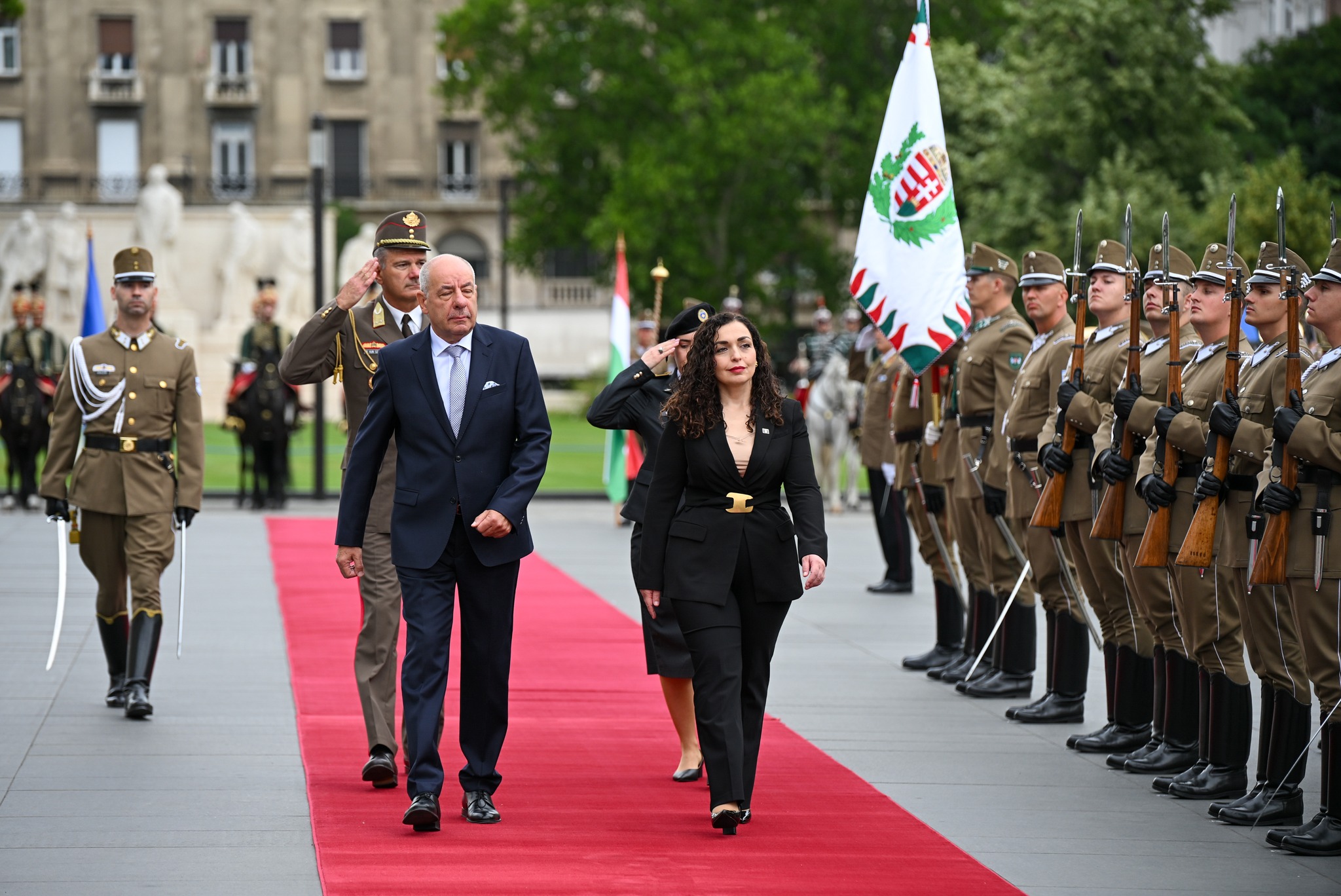 Osmani në Budapest për avancimin e marrëdhënieve ndërmjet Kosovës dhe Hungarisë Osmani në Budapest për avancimin e marrëdhënieve ndërmjet Kosovës dhe Hungarisë