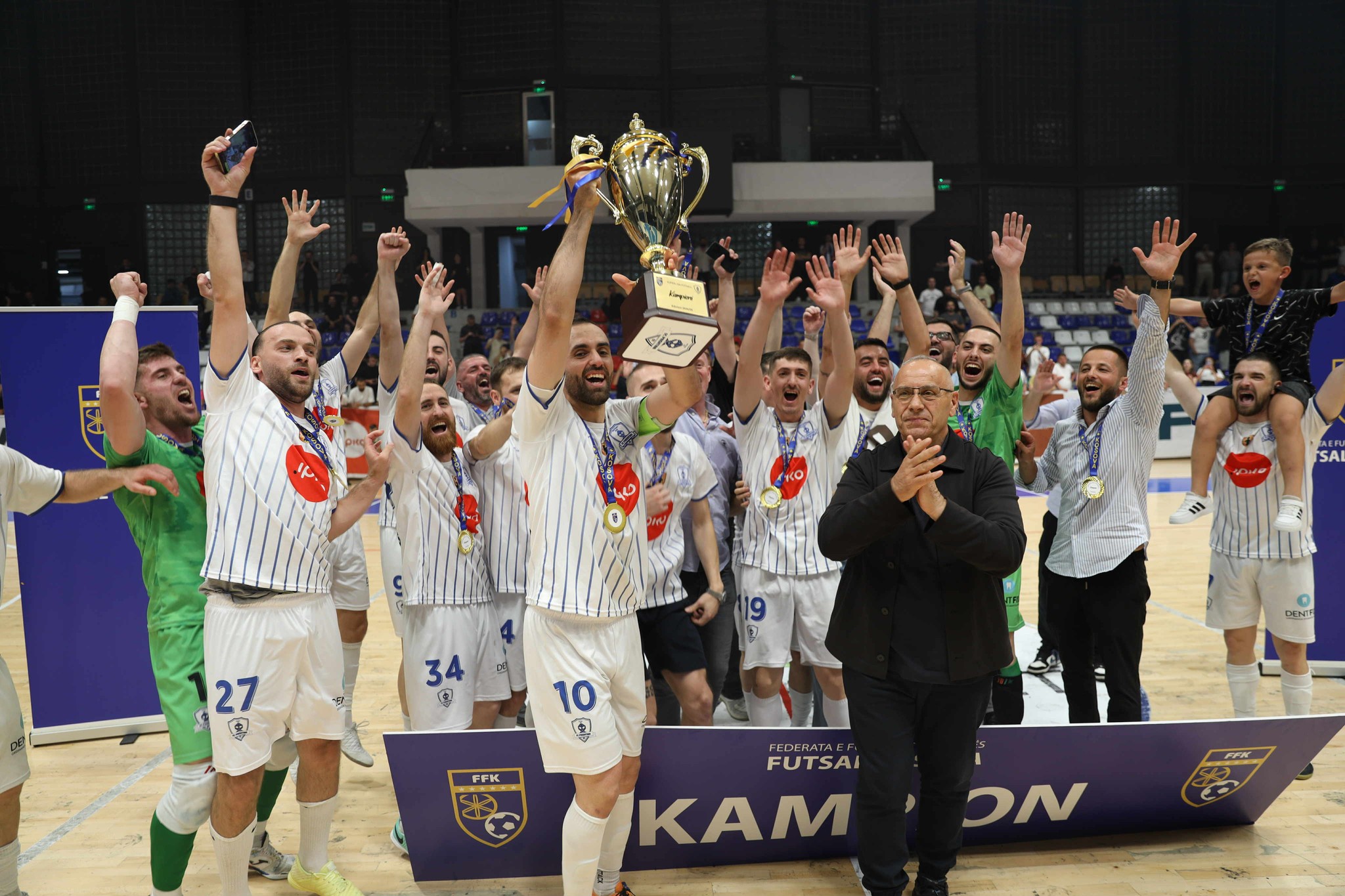 Presidenti i FFK-së i uron titullin e kampionit në futsall FC Prishtinës 01 Presidenti i FFK-së i uron titullin e kampionit në futsall FC Prishtinës 01