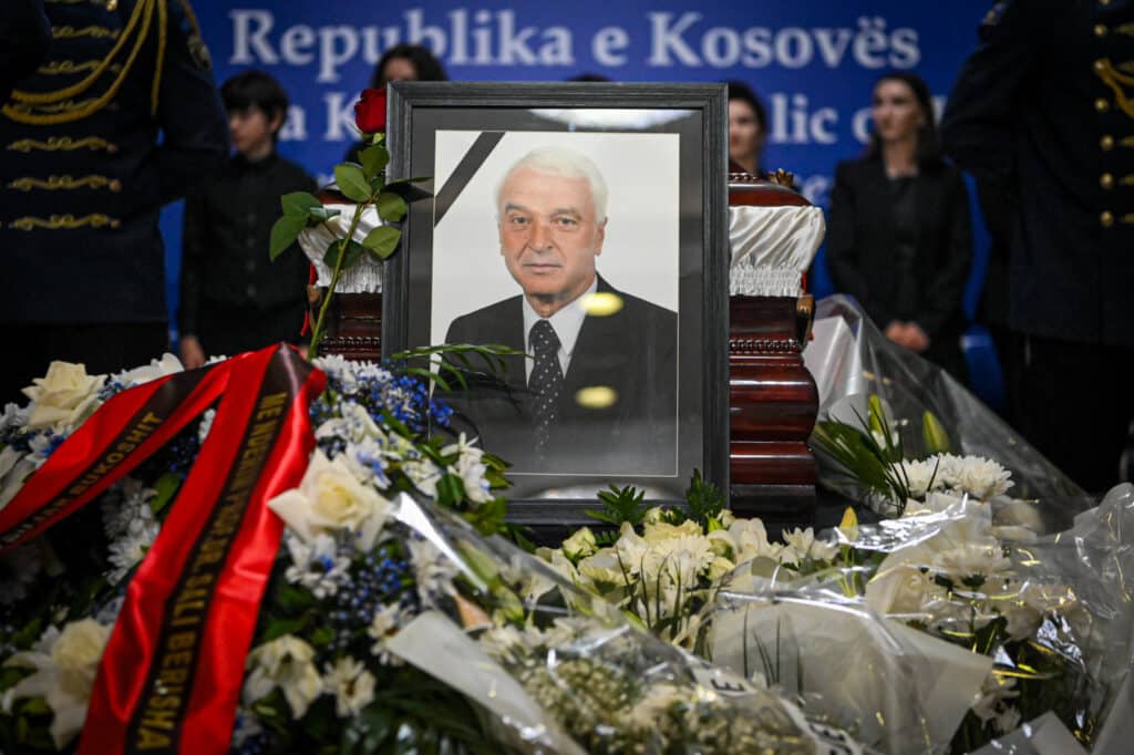 I jepet lamtumira e fundit Bujar Bukoshit I jepet lamtumira e fundit Bujar Bukoshit
