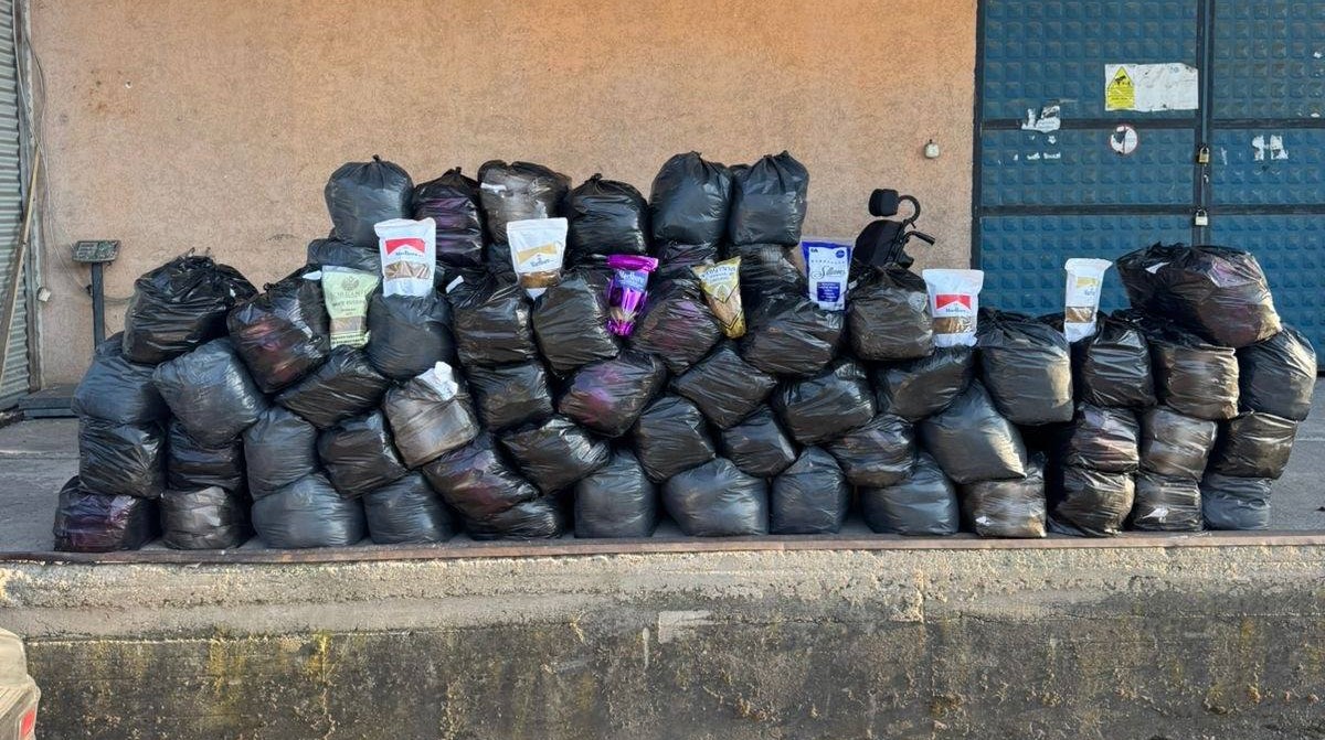 Policia sekuestron mbi 600 kg duhan të përpunuar me vlerë prej 12 mijë euro në Gjilan Policia sekuestron mbi 600 kg duhan të përpunuar me vlerë prej 12 mijë euro në Gjilan