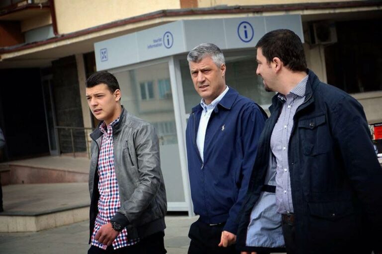 Djali i Hashim Thaçit lavdëron Memli Krasniqin: I besoj me zemër e bindje Djali i Hashim Thaçit lavdëron Memli Krasniqin: I besoj me zemër e bindje